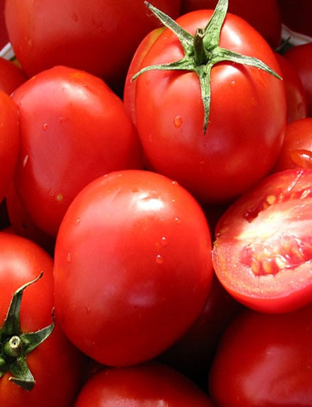 6 usos sorprendentes del tomate en belleza