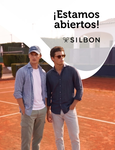 Dos hombres posando